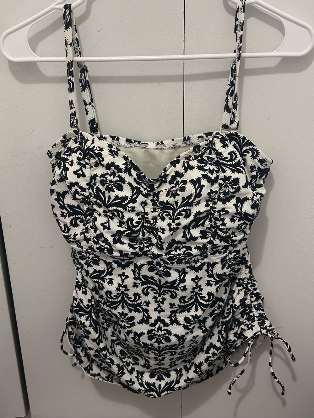 Lands End Black and White Damask Tankini Top